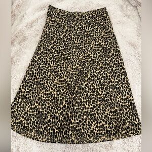 Jcrew Leopard Print A-Line Skirt
Stretch in the back